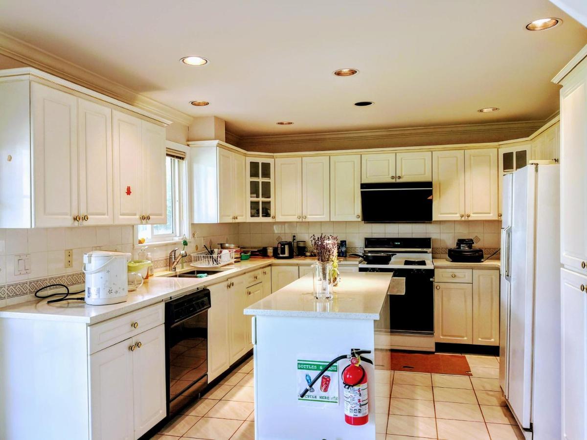 Great Guest Suite In A Gorgeous House New Westminster Ngoại thất bức ảnh